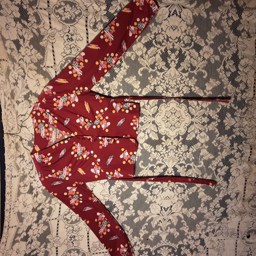 Vintage Pattern Crop Women's Button-up Blouse Tie Waist Size 6 M Funky Red Top